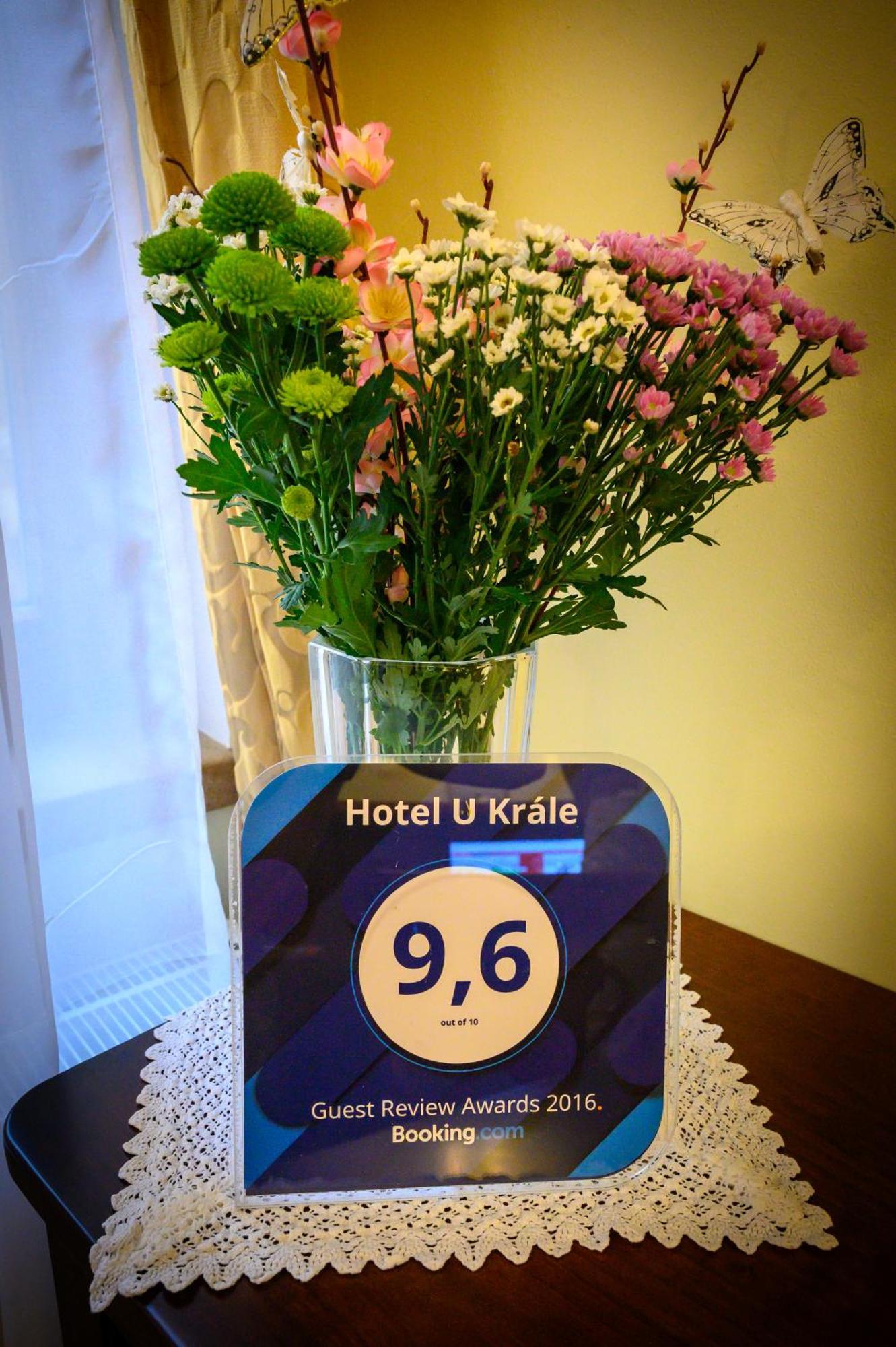 Hotel U Krale ยีชิน ภายนอก รูปภาพ