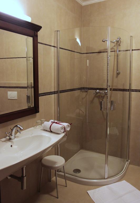 Hotel U Krale ยีชิน ภายนอก รูปภาพ