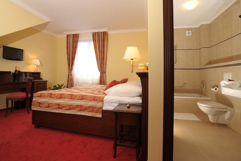Hotel U Krale ยีชิน ภายนอก รูปภาพ
