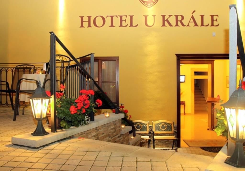 Hotel U Krale ยีชิน ภายนอก รูปภาพ
