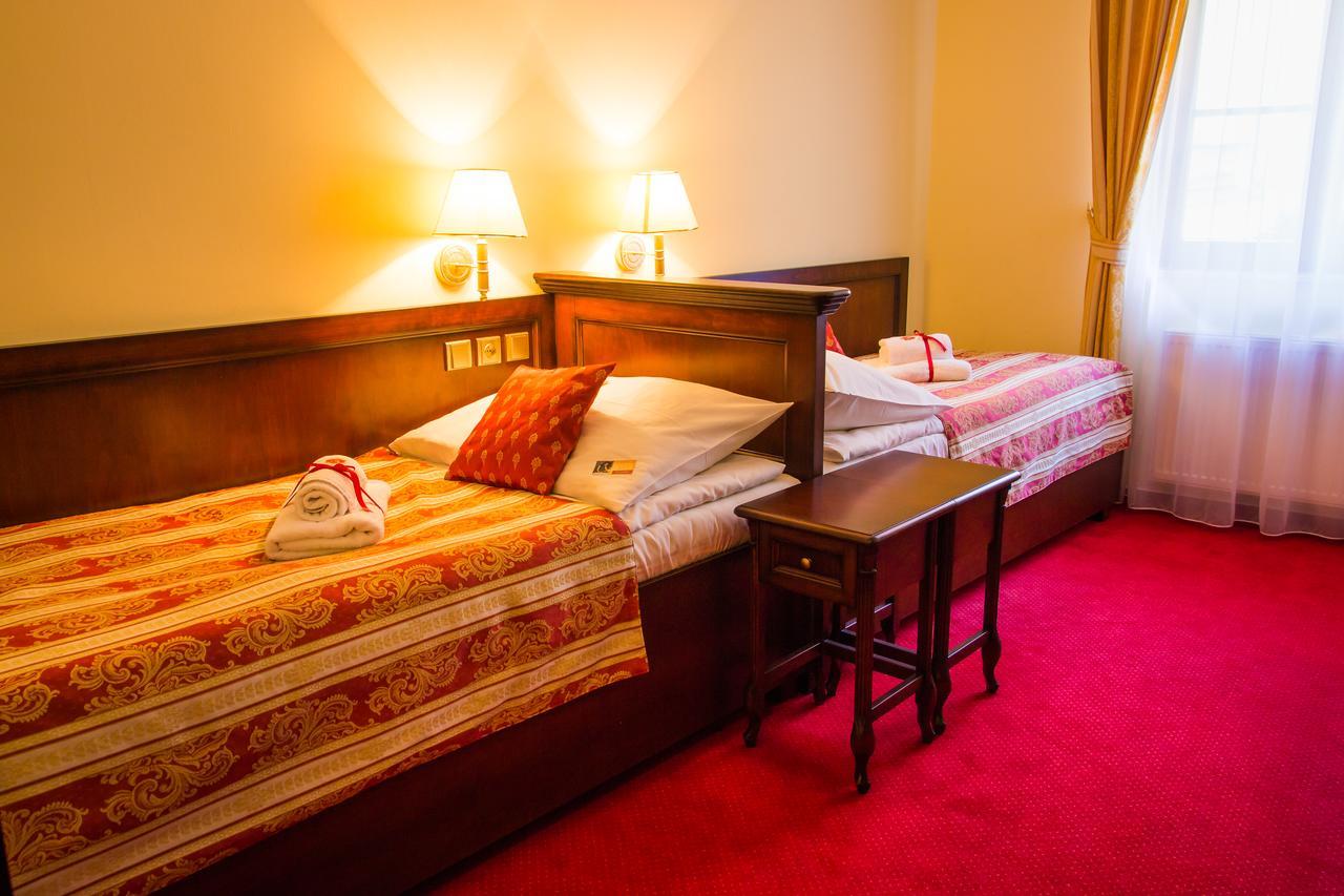 Hotel U Krale ยีชิน ภายนอก รูปภาพ