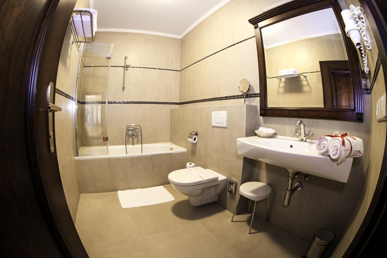 Hotel U Krale ยีชิน ภายนอก รูปภาพ