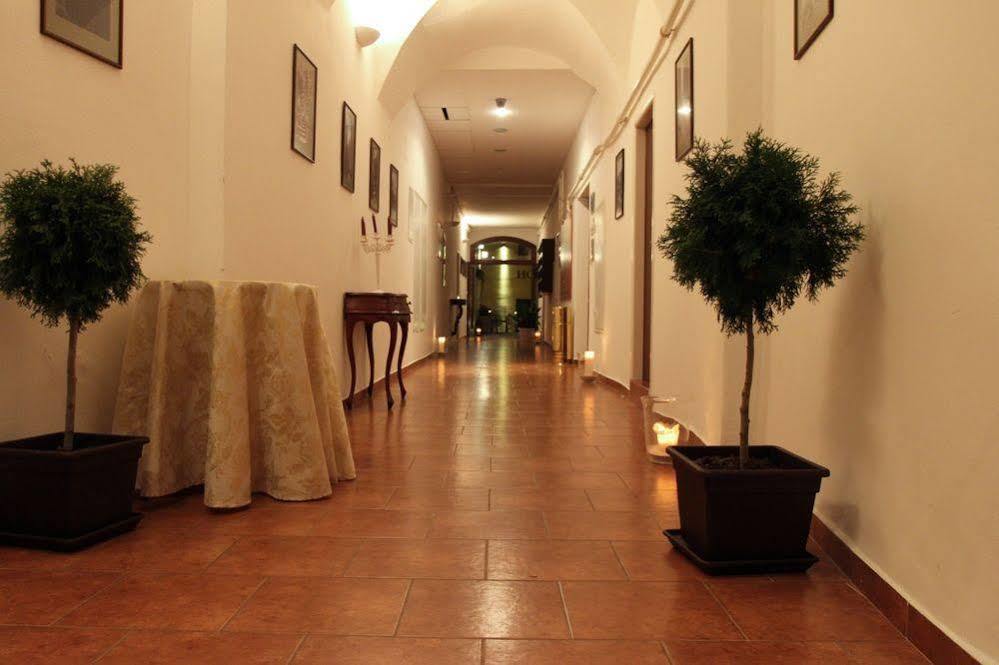Hotel U Krale ยีชิน ภายนอก รูปภาพ