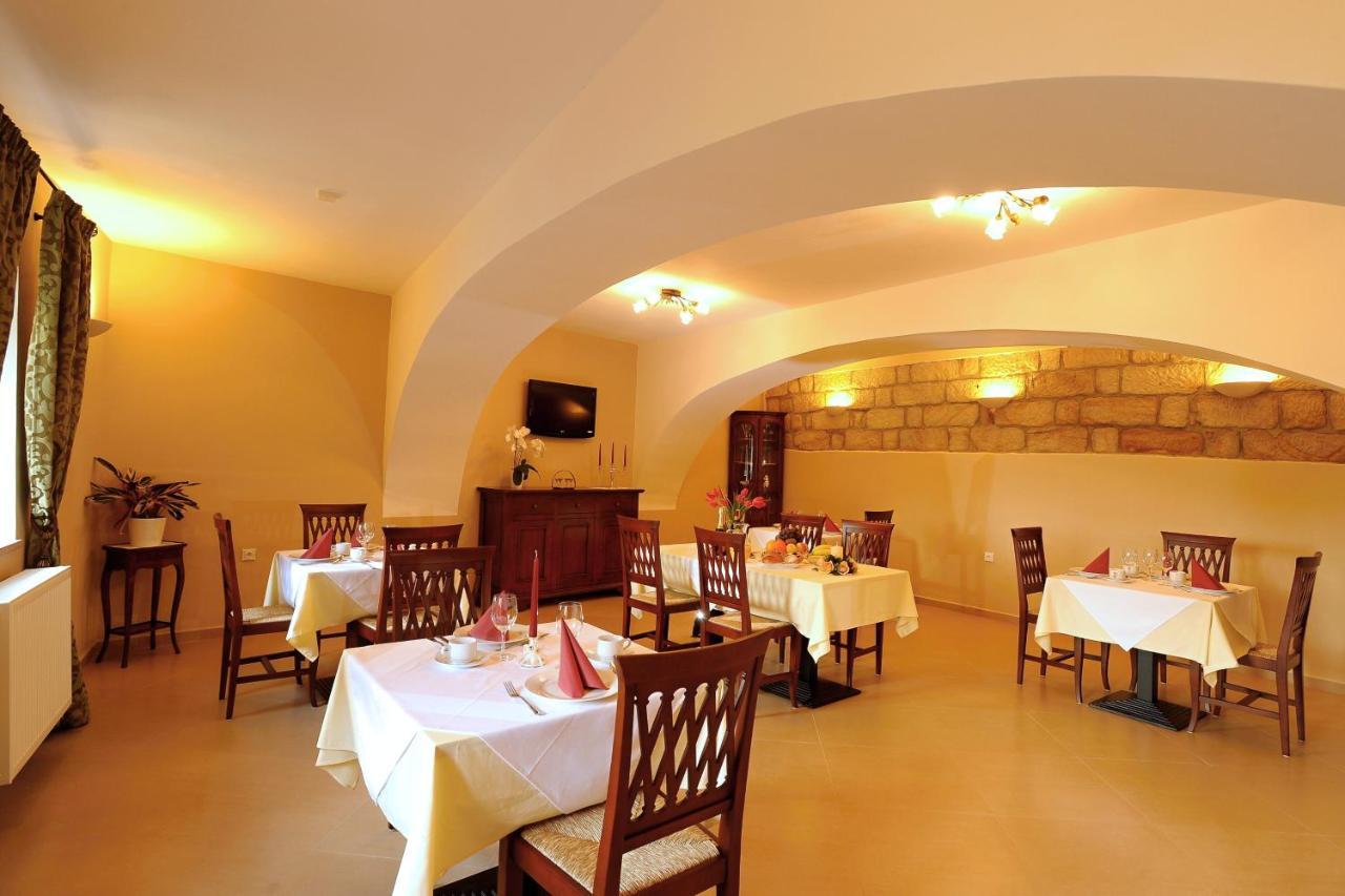 Hotel U Krale ยีชิน ร้านอาหาร รูปภาพ